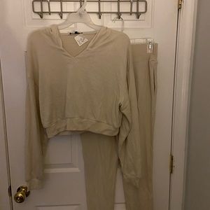 Super soft two piece lounge set from boutique at the beach.